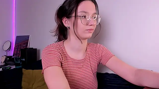 Snapshot of miabellee_ chatting on February 2026 09:03:02 PM miabellee online show from February 2026 09:03:02 PM