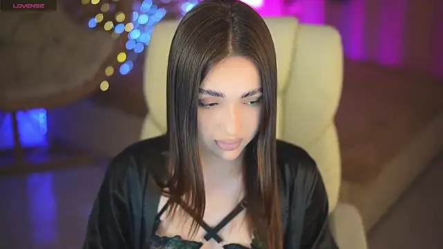 OliviaMoore  online show from April 2026 07:01:02 PM