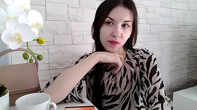 JuliaLovely online show from April 2026 01:45:02 PM