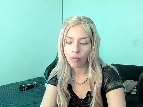 Snapshot of Megan_Blue_ chatting on February 2026 04:24:02 PM Megan Blue online show from February 2026 04:24:02 PM