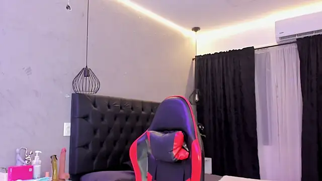 naomi  blair online show from July 2026 03:24:02 AM