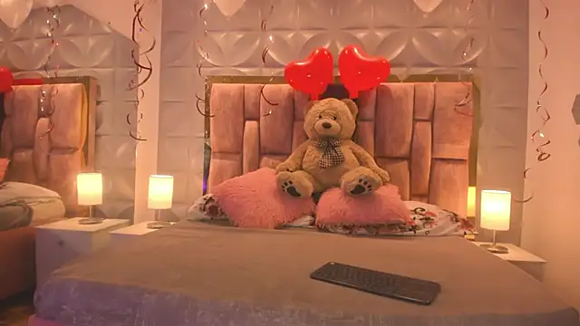 Snapshot of Paris_Velvet chatting on February 2026 11:12:02 PM Paris Velvet online show from February 2026 11:12:02 PM