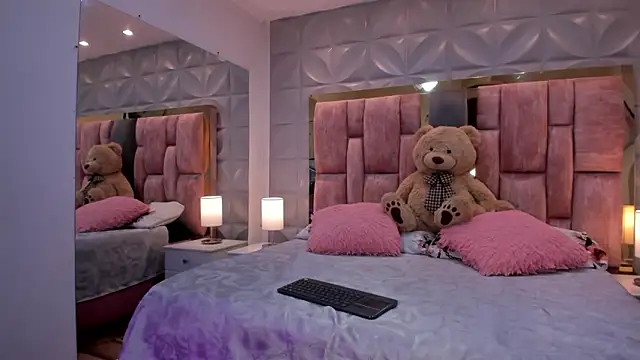 Paris Velvet online show from March 2026 10:59:02 PM