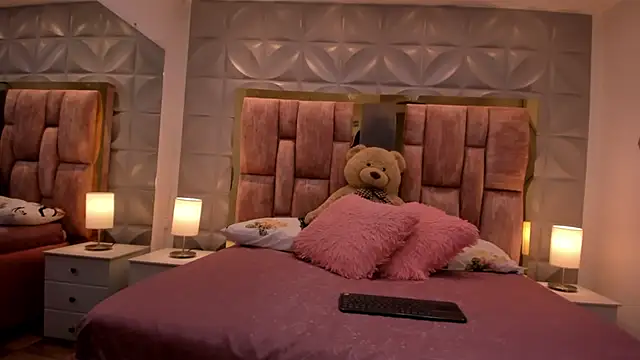 Paris Velvet online show from March 2026 10:09:01 PM