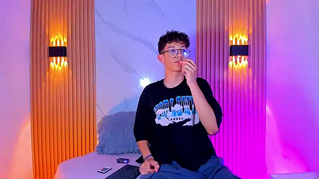 Christopher Hunter online show from February 2026 07:58:02 PM