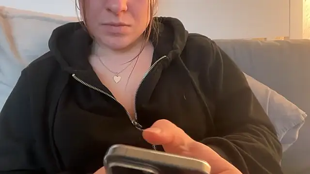 Lucyschickt online show from February 2026 04:03:02 PM