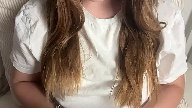 Lucyschickt online show from July 2026 08:14:01 PM