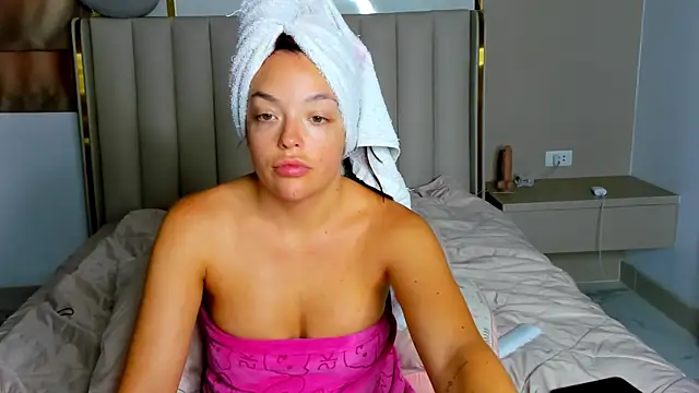 Snapshot of stellaa_quenn chatting on July 2026 03:45:01 AM stellaa quenn online show from July 2026 03:45:01 AM