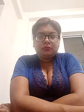 Elie Hallway online show from March 2026 06:49:01 PM