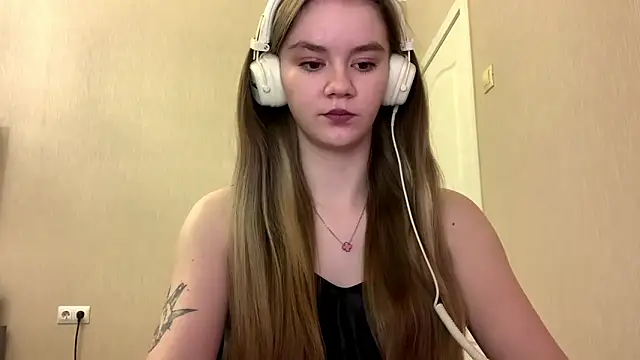 AgnesShy  online show from February 2026 07:39:01 AM