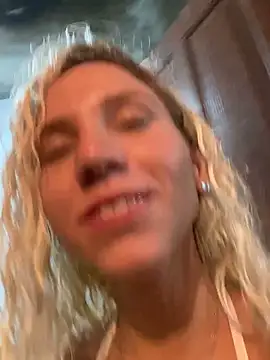 Snapshot of LoiraQuente69 chatting on February 2026 10:13:01 PM LoiraQuente69 online show from February 2026 10:13:01 PM