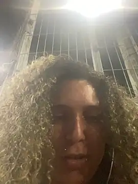 Snapshot of LoiraQuente69 chatting on February 2026 02:12:02 AM LoiraQuente69 online show from February 2026 02:12:02 AM