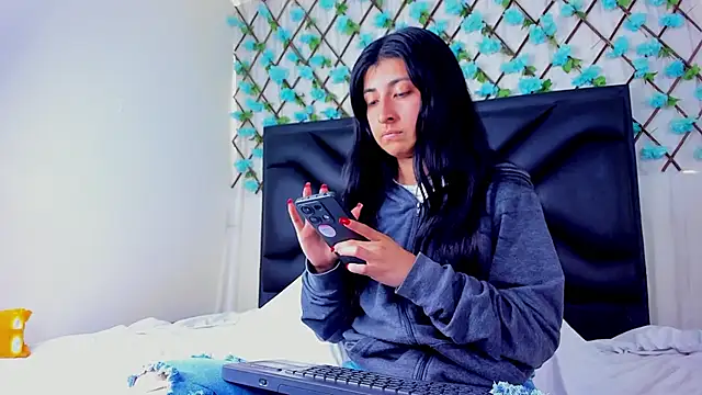 EmmaWilliamss4 online show from March 2026 03:28:02 PM