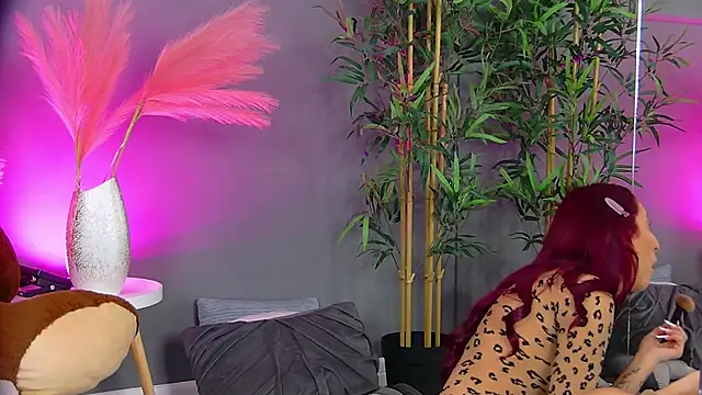 CrystalRedd online show from April 2026 04:18:02 AM