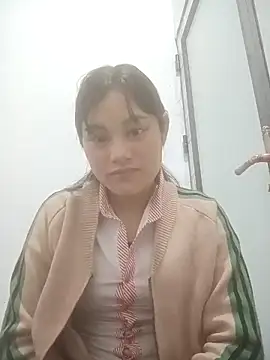 Snapshot of Momo-biki chatting on February 2026 02:05:02 AM Momo-biki online show from February 2026 02:05:02 AM