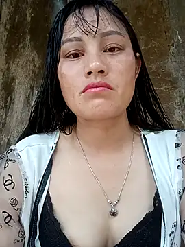 Snapshot of Momo-biki chatting on July 2026 05:32:02 AM Momo-biki online show from July 2026 05:32:02 AM