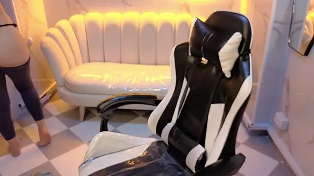 Valerie moon b online show from February 2026 12:55:01 PM