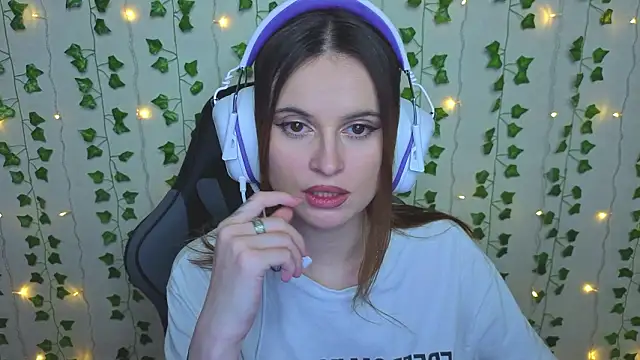 Snapshot of AliceIMonta chatting on February 2026 12:17:01 PM AliceIMonta online show from February 2026 12:17:01 PM