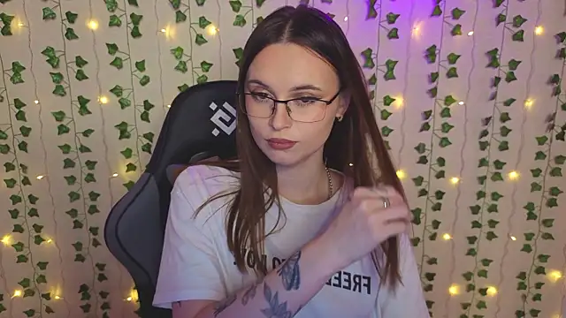 Snapshot of AliceIMonta chatting on February 2026 04:27:02 PM AliceIMonta online show from February 2026 04:27:02 PM