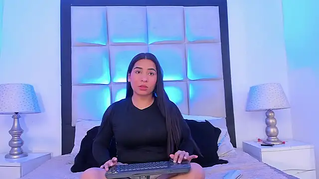 Snapshot of SussyFox chatting on February 2026 12:10:02 PM SussyFox online show from February 2026 12:10:02 PM