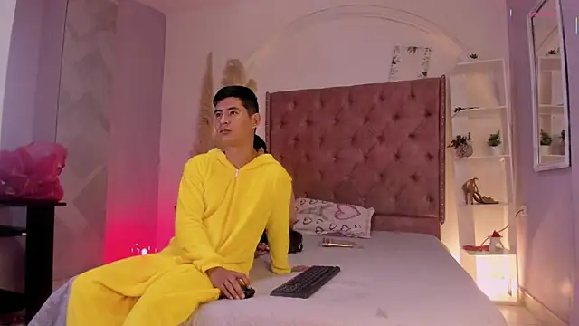 Snapshot of ROUS_AND_ARLEY chatting on February 2026 12:21:01 PM ROUS AND ARLEY online show from February 2026 12:21:01 PM