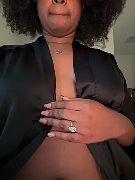 Snapshot of cocoaswretie chatting on February 2026 11:44:01 PM cocoaswretie online show from February 2026 11:44:01 PM