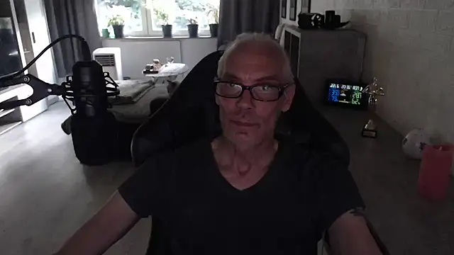 Snapshot of KoelnKoeln chatting on June 2026 06:38:01 PM KoelnKoeln online show from June 2026 06:38:01 PM