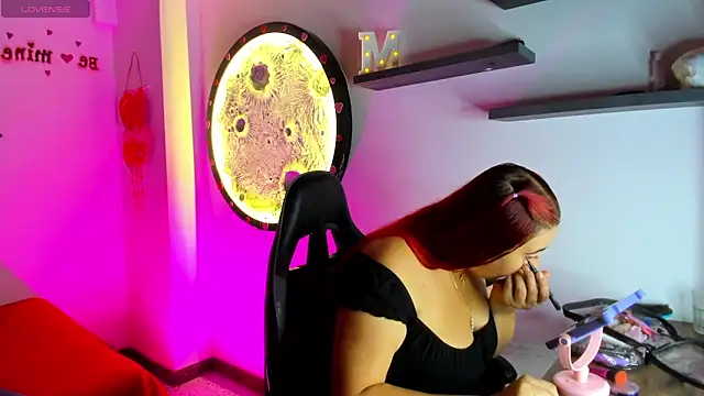 Miaa-Foxx online show from April 2026 07:51:02 PM