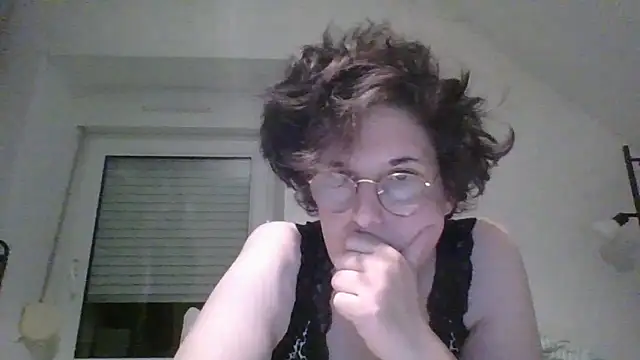 OIseauNoir88 online show from April 2026 07:58:01 PM