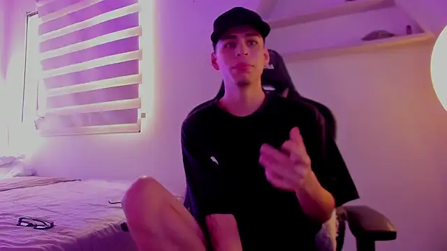 Snapshot of juan_posada chatting on February 2026 02:57:01 PM juan posada online show from February 2026 02:57:01 PM