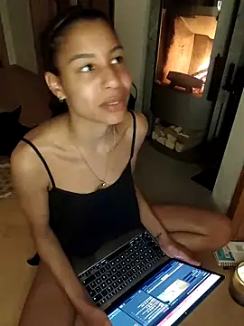 YaraEstelle online show from March 2026 11:19:01 PM