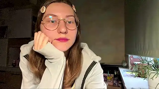 Snapshot of Miaaa_Moon chatting on April 2026 02:45:02 PM Miaaa Moon online show from April 2026 02:45:02 PM