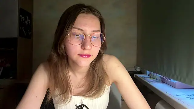 Snapshot of Miaaa_Moon chatting on May 2026 04:39:01 PM Miaaa Moon online show from May 2026 04:39:01 PM
