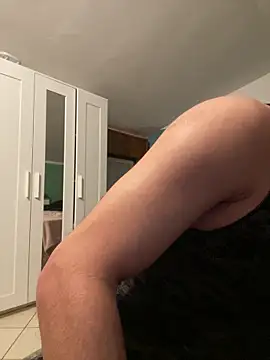 Snapshot of alessand180521 chatting on February 2026 07:32:02 PM alessand180521 online show from February 2026 07:32:02 PM