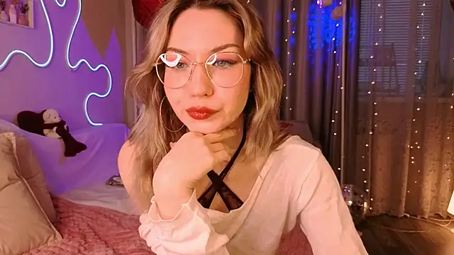 Snapshot of lusciousslily chatting on February 2026 01:37:01 AM lusciousslily online show from February 2026 01:37:01 AM