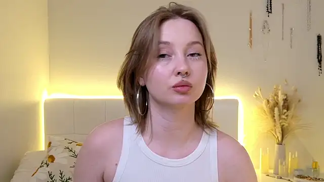 Snapshot of CandiceKingzzz chatting on February 2026 03:50:02 PM CandiceKingzzz online show from February 2026 03:50:02 PM