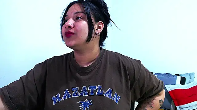 Snapshot of emily-rousee- chatting on February 2026 02:21:01 AM emily-rousee- online show from February 2026 02:21:01 AM