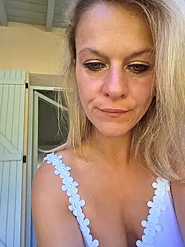 Snapshot of Couple-Kiwii-Orchidee-Boy chatting on June 2026 10:13:02 AM Couple-Kiwii-Orchidee-Boy online show from June 2026 10:13:02 AM