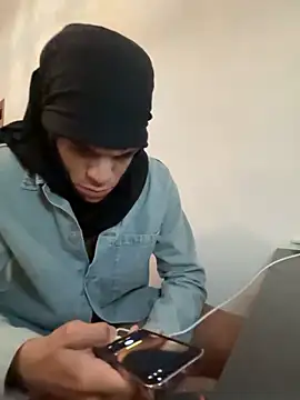 Snapshot of LongPanter04 chatting on March 2026 10:05:01 PM LongPanter04 online show from March 2026 10:05:01 PM