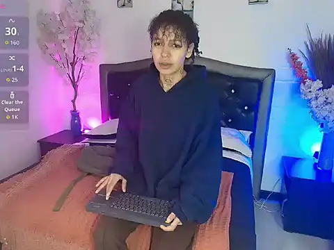 Snapshot of HannahBlue_ chatting on February 2026 12:23:01 PM HannahBlue online show from February 2026 12:23:01 PM