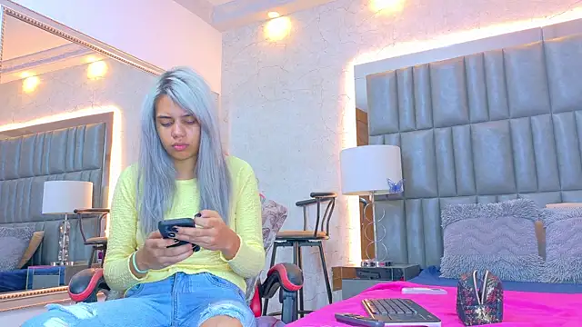 AlanaHouston online show from April 2026 04:30:02 AM