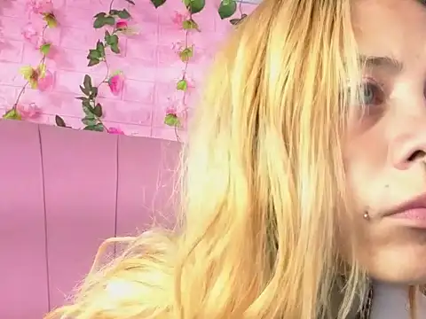 Snapshot of Dakota_Angell_ chatting on May 2026 02:28:01 AM Dakota Angell online show from May 2026 02:28:01 AM