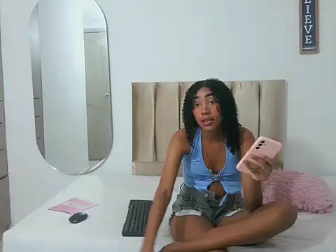 Snapshot of Yizz_laan chatting on February 2026 03:51:02 AM Yizz laan online show from February 2026 03:51:02 AM