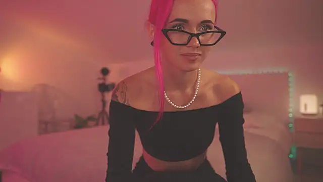 Sarah Pink online show from December 2024 06:08:01 PM