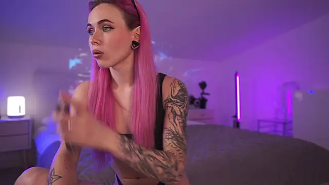 Sarah Pink online show from March 2025 05:20:01 PM