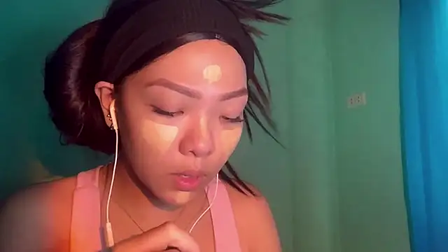 Snapshot of TerisaYellow chatting on February 2026 06:19:02 AM TerisaYellow online show from February 2026 06:19:02 AM