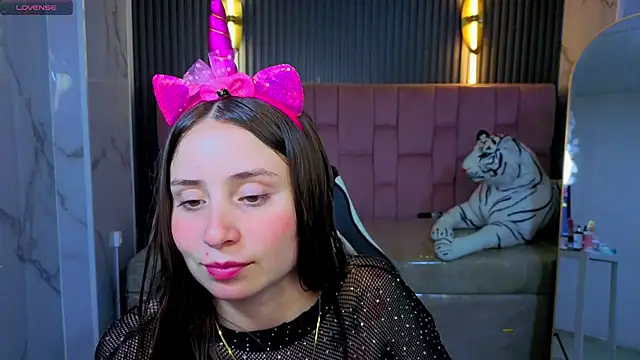 Snapshot of Ariana18_b chatting on April 2026 12:55:01 PM Ariana18 b online show from April 2026 12:55:01 PM