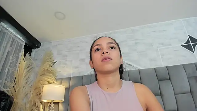 Snapshot of CarolineFyre chatting on June 2026 01:05:02 PM CarolineFyre online show from June 2026 01:05:02 PM