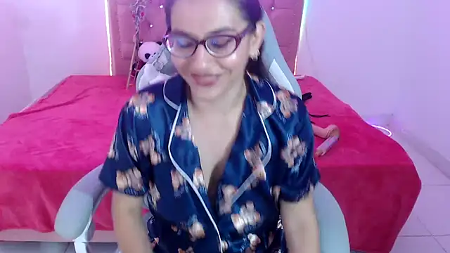 Snapshot of snowhot-69 chatting on May 2026 09:06:01 AM snowhot-69 online show from May 2026 09:06:01 AM