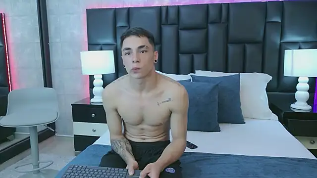 KarlaAndMike online show from February 2026 04:45:01 AM